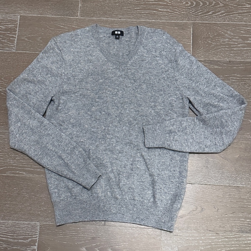 UNIQLO XS Unisex V-Neck Wool Sweater 4623-2